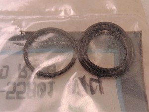 Multiple pieces are pictured, however price is per piece. 