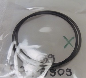 Multiple pieces are pictured, however price is per piece. 