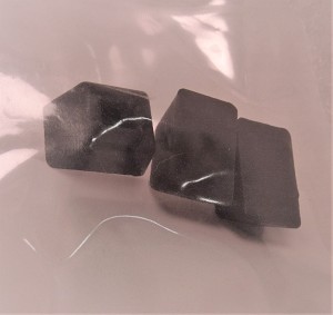Multiple pieces are pictured, however price is per piece. 