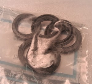 Multiple pieces are pictured, however price is per piece. 
