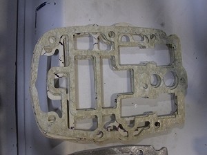 Multiple pieces are pictured, however price is per piece. 